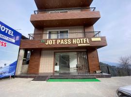The Jot Pass Hotel，位于Chuāri Khās的酒店