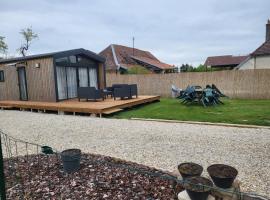 Chalet Bois，位于Torcy-le-Petit的酒店