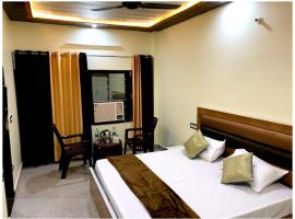 HOTEL LUXUARY TAPOVAN RESIDENCY HOTEL Near Sri Krishna Mandir - Free Public Parking and Free Wifi - Best Hotel，位于Rāiwāla的酒店
