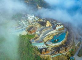 Heaven Gate Hotel O Quy Ho，位于老街市的酒店