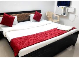 A Premium Hotel KANHA SHIVA Homestay - Near Ghagra River - Ayodhya Dham - Best Homestay In Ayodhya，位于Ayodhya的酒店