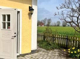 Lantlig lägenhet nära stranden，位于Lilla Beddinge的酒店