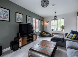 Spacious 5 Bed Home with Sustainable Features，位于Bingham的酒店