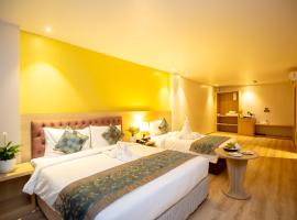 Velvet Luxe Hotel，位于Jogīkuti帕伊拉瓦机场 - BWA附近的酒店