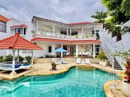 Emerald Luxury & Comfort Villa in Nusa Dua