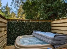 Cear 2- Private Hot Tub- Perth-Pet Friendly Lodge