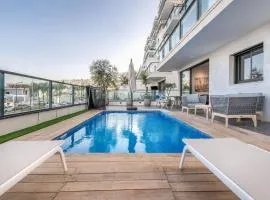 Garden Apartment Swimming Over the Lake