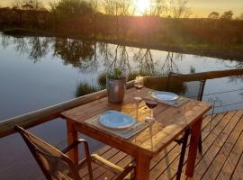 Kolobe Luxury Glamping Safari Tent，位于Fochville的豪华帐篷