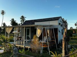 Beachfront Tiny House, Koh Samui, Thailand with FREE Rowboat，位于苏梅岛的酒店