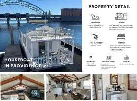 Houseboat in Providence!