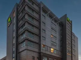 快捷假日史云顿市中心酒店