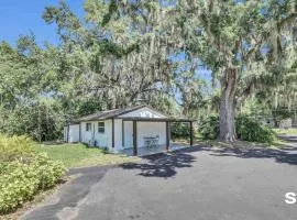 Stunning 2BD Lakefront Retreat with Breathtaking Views
