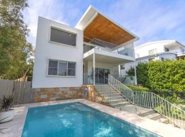 Ocean Breeze at Kilcare，位于克里卡尔的酒店