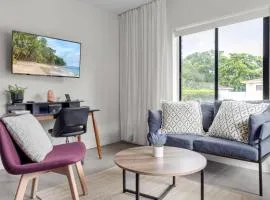Unit 1 Free Parking Apt with WiFi at Biscayne Park just 10min to beach