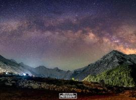 Slice of heaven camps chitkul，位于Chitkul的豪华帐篷