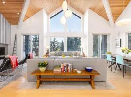 Premium 4-Bedroom Chalet