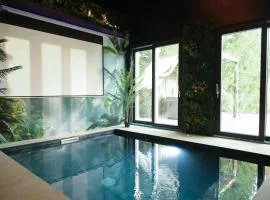 Détente à deux piscine et spa