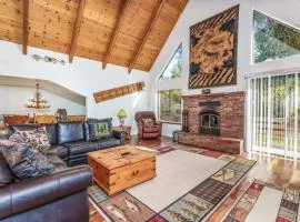 Stimboli Lodge- Sleeps 16 with tons of games and fun