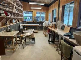 Art Escape Pottery Retreat - Studio Apartment