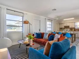 Tropical Retreat on Sheridan l Near Beach and Parks