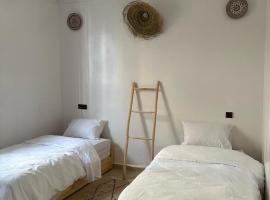 AjaReef Imsouane Surf House，位于依索安的酒店