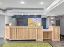 Spark By Hilton Lansing，位于Lansing的酒店