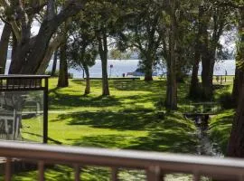 'Bay Parklands' Close to Waters Edge
