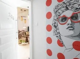 Vivid Stays Chalkokondili