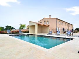 Beautiful Home In Méjannes-Le-Clap，位于Méjannes-le-Clap的酒店