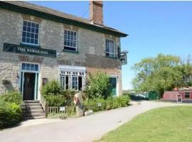 The Barge Inn, Honeystreet，位于Alton Barnes的酒店