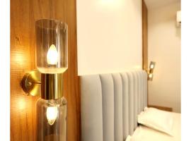 Hotel RGS Crystal，位于坎普尔的酒店