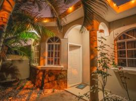 Ideal house for families, large groups & cozy，位于科潘省圣罗莎的酒店