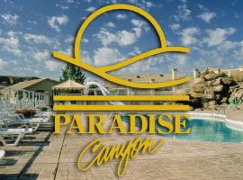 Paradise Canyon Golf Resort - Luxury Condo M407，位于莱斯布里奇县机场 - YQL附近的酒店