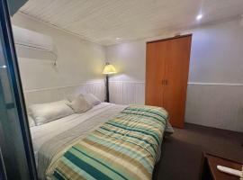 Casa en Carrasco Sur, cerca de todo，位于蒙得维的亚的乡村别墅