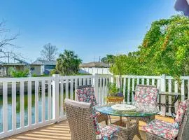 Less Than 1 Mi to Beach Hudson Apt with Fishing Dock Access