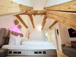 WOOD WORLD Luxury - Massage - Bergblick - Tranpolin- Parken
