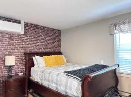 E3 Centrally located in Carytown fully fenced
