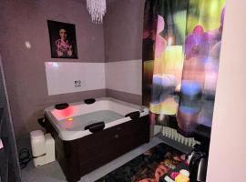 Notte Rosa Suite e Benessere，位于帕尔马的酒店