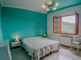 Oasi di Relax-a 5 minuti dal mare con giardino privato e posteggio，位于莫内利亚的酒店