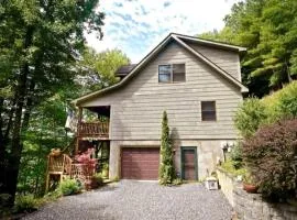 Minutes to Boone, Blowing Rock, HotTub, Firepit