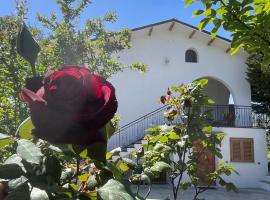 GArt House Holiday Home，位于Scafa的酒店