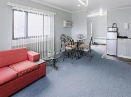 Charming Room w Private Bath Wi-Fi in Brownstown，位于Woodhaven的酒店
