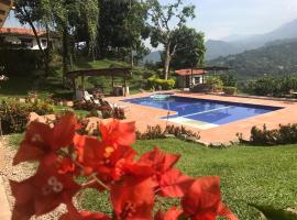 Finca en La Mesa espectacular vista Descanso o trabajo，位于拉米萨的酒店