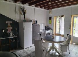 Studio en toute simplicité，位于Le Bourdet的酒店