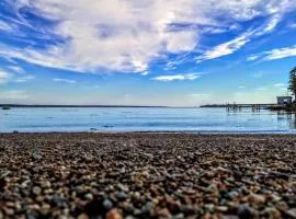 Lone Pine Oceanfront Cottage