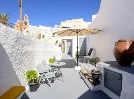 DOMEstic Cave House in Finikia Oia Santorini