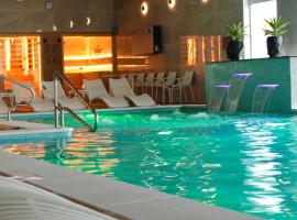 Astoria Hotel & SPA，位于胡内多阿拉的酒店