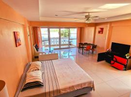 Phuket Arkadia Home，位于奈汉海滩的酒店