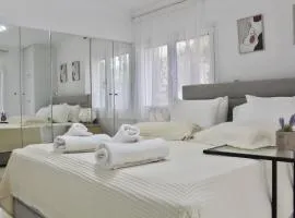 Bright and Peaceful Apartment near Varkiza beach
