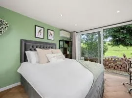 Luxury River Side Getaway Peak District